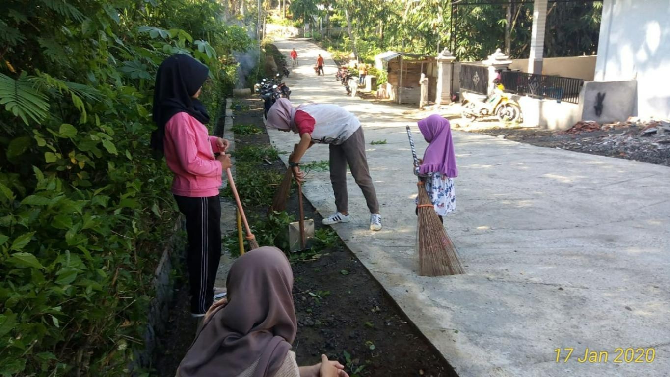 Gotong Royong Pembersihan Lingkungan Dusun Cipulus