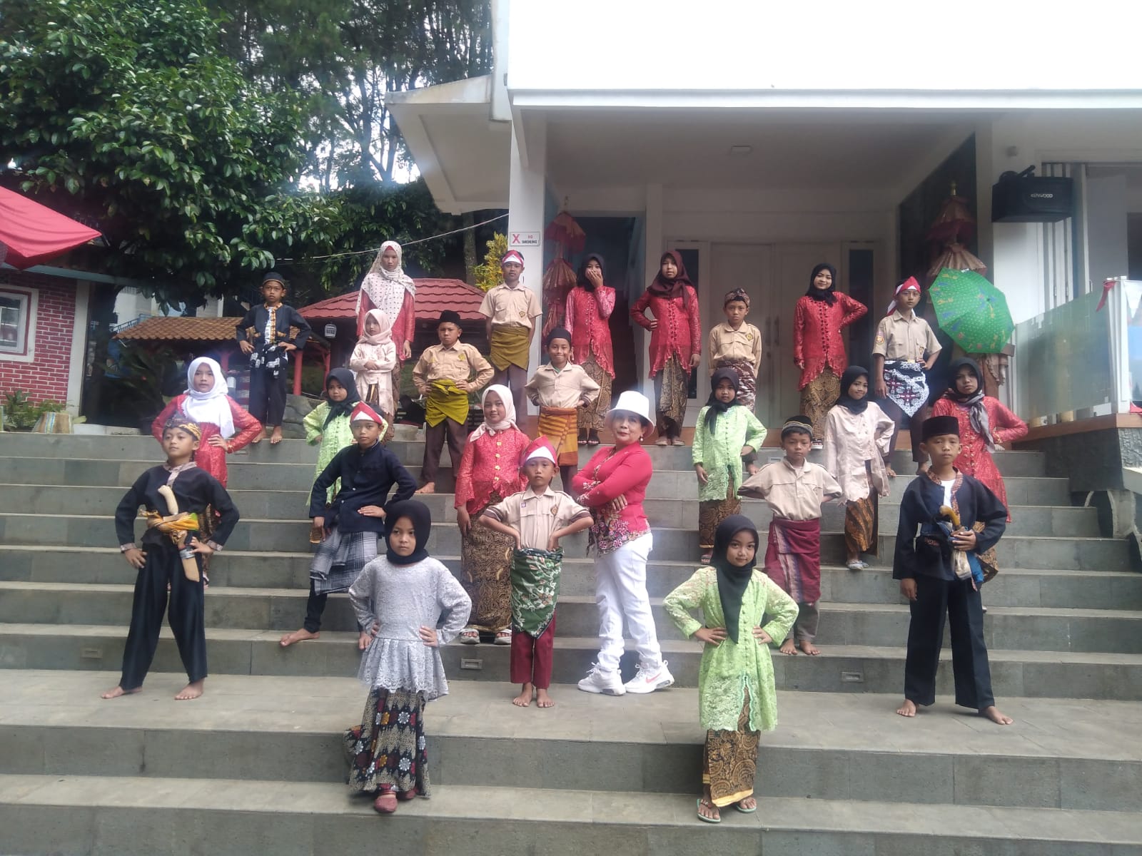 Lomba Pakaian Adat Sunda